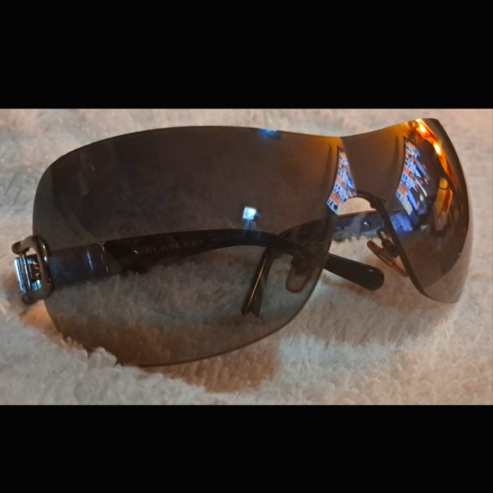 Burberry Unisex Rimlesss Sunglasses B 3014